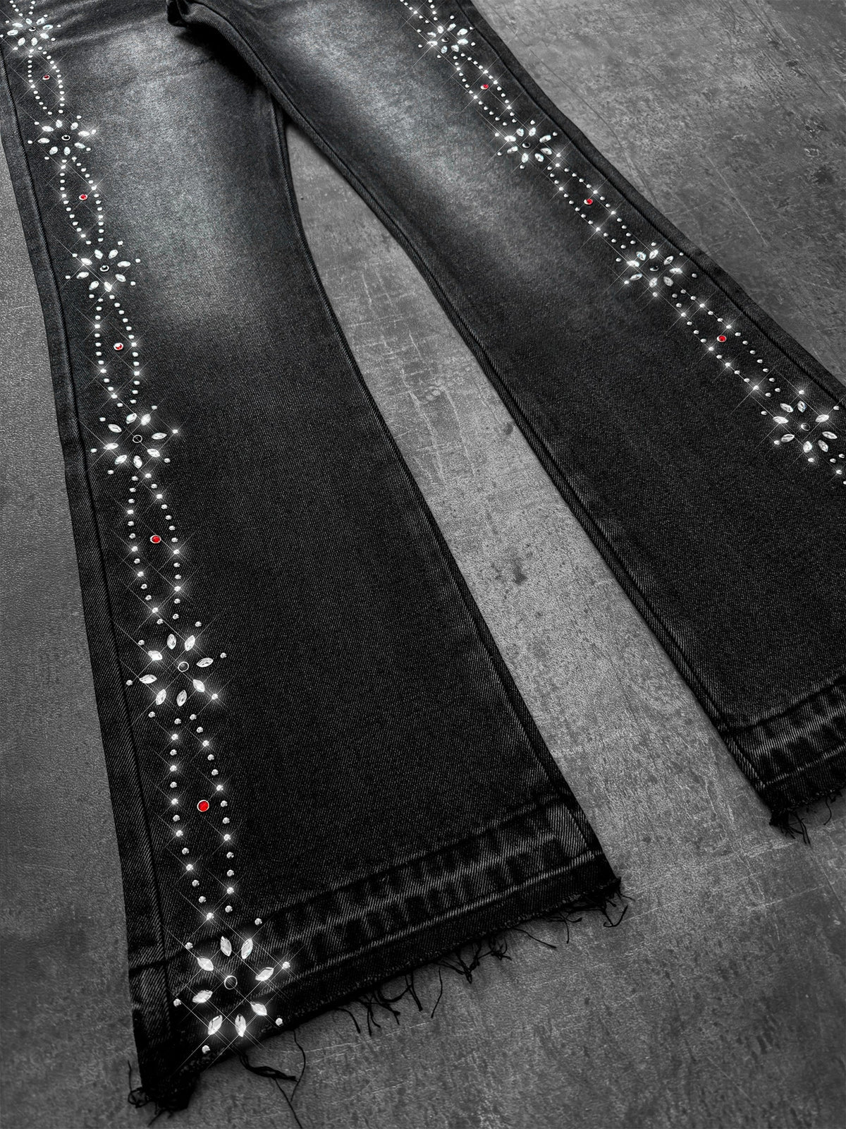 EMBELLISH PATTERN DENIM - BLACK